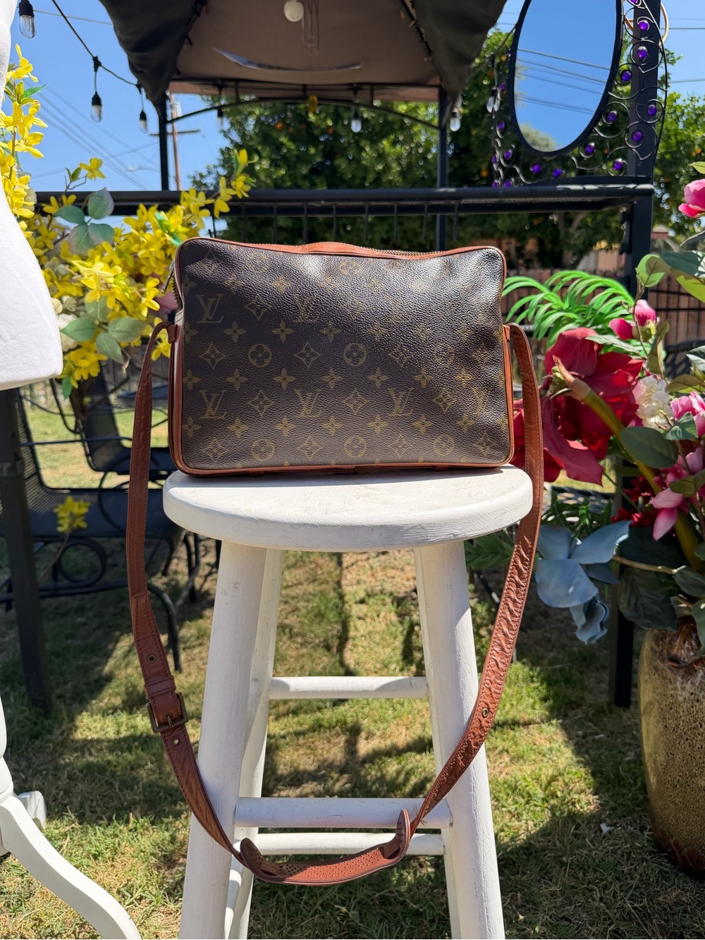 Louis Vuitton Monogram Canvas Messenger Bag in Brown